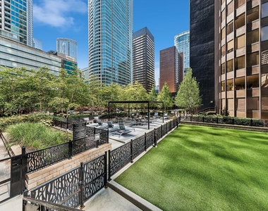 333 E Ontario Street - Photo Thumbnail 11