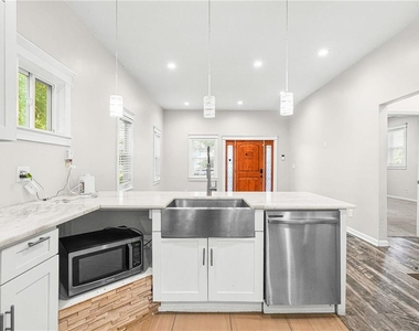865 Hall Street Nw - Photo Thumbnail 5