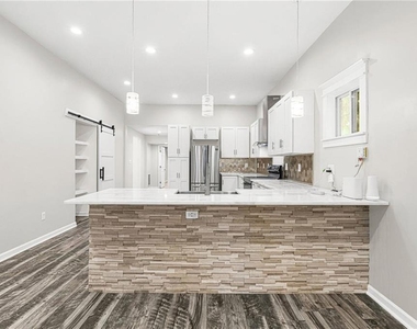 865 Hall Street Nw - Photo Thumbnail 4