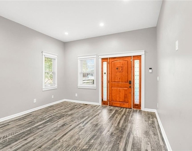 865 Hall Street Nw - Photo Thumbnail 2