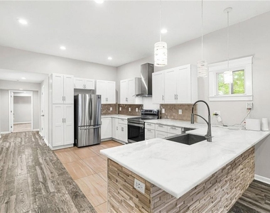 865 Hall Street Nw - Photo Thumbnail 3