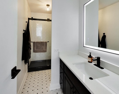 535 N Michigan Avenue - Photo Thumbnail 15
