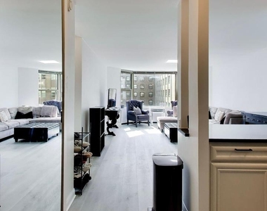 535 N Michigan Avenue - Photo Thumbnail 7