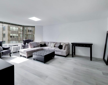 535 N Michigan Avenue - Photo Thumbnail 9