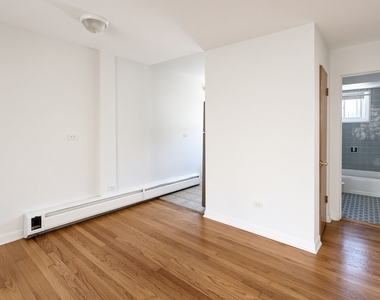 6719 N Hermitage Avenue - Photo Thumbnail 4