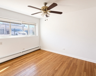 6719 N Hermitage Avenue - Photo Thumbnail 3