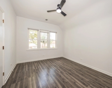 5234 S Homan Avenue - Photo Thumbnail 2