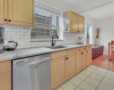 4935 N Wolcott Avenue - Photo Thumbnail 10