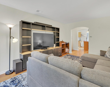 4935 N Wolcott Avenue - Photo Thumbnail 4