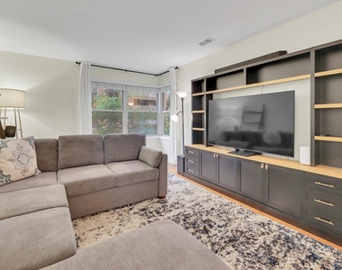 4935 N Wolcott Avenue - Photo Thumbnail 2