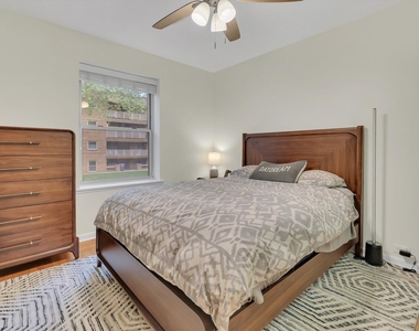 4935 N Wolcott Avenue - Photo Thumbnail 13