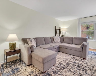 4935 N Wolcott Avenue - Photo Thumbnail 3