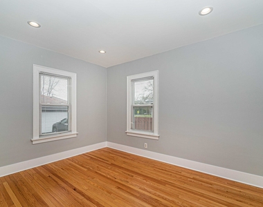247 W Palatine Road - Photo Thumbnail 11