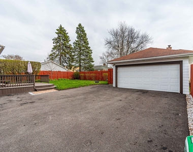 247 W Palatine Road - Photo Thumbnail 16