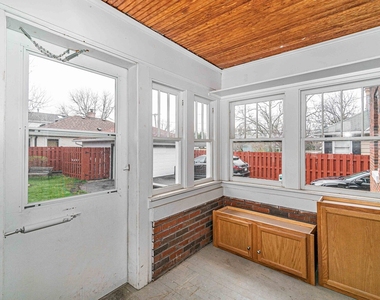 247 W Palatine Road - Photo Thumbnail 12