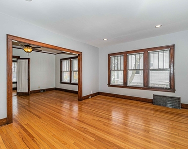247 W Palatine Road - Photo Thumbnail 4