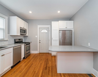 247 W Palatine Road - Photo Thumbnail 7