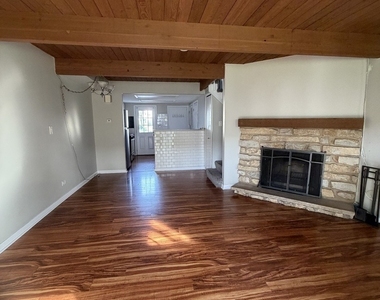 351 Meadow Green Lane - Photo Thumbnail 2