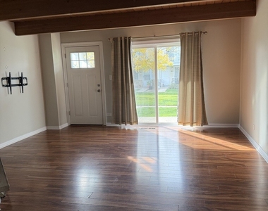 351 Meadow Green Lane - Photo Thumbnail 1