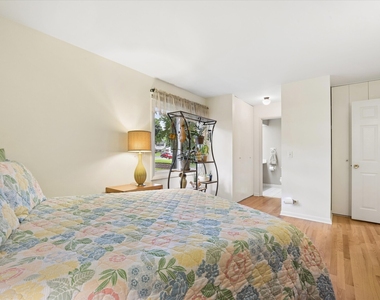 2720 Mitchell Drive - Photo Thumbnail 4