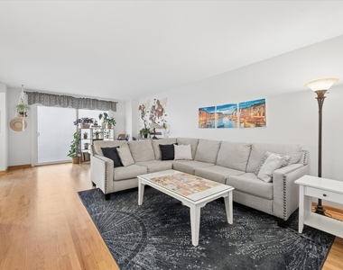2720 Mitchell Drive - Photo Thumbnail 10