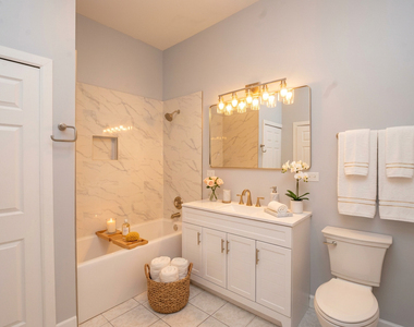 4528 S Prairie Avenue - Photo Thumbnail 8