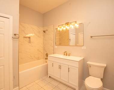 4528 S Prairie Avenue - Photo Thumbnail 9