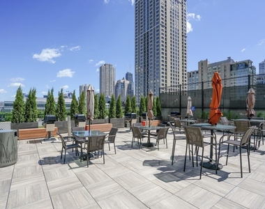 345 N La Salle Drive - Photo Thumbnail 24