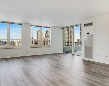 345 N La Salle Drive - Photo Thumbnail 3