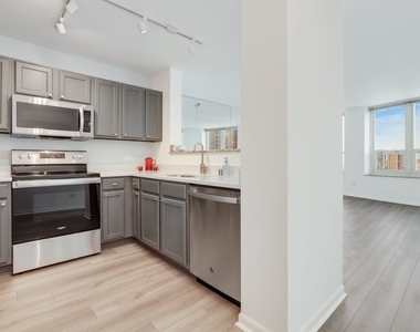 345 N La Salle Drive - Photo Thumbnail 2