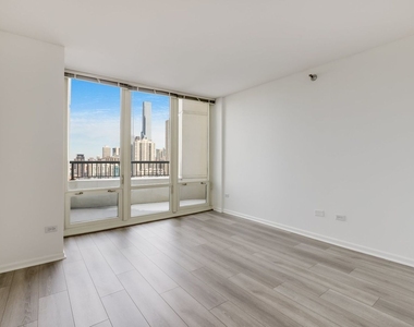 345 N La Salle Drive - Photo Thumbnail 13