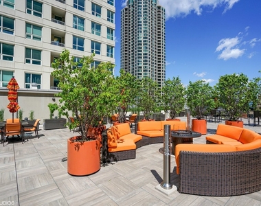 345 N La Salle Drive - Photo Thumbnail 20