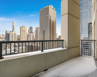 345 N La Salle Drive - Photo Thumbnail 8