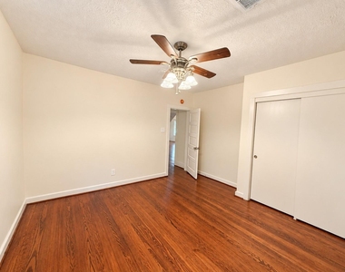 317 E Locust Street - Photo Thumbnail 15