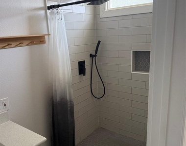1406 Kirwin Street - Photo Thumbnail 7