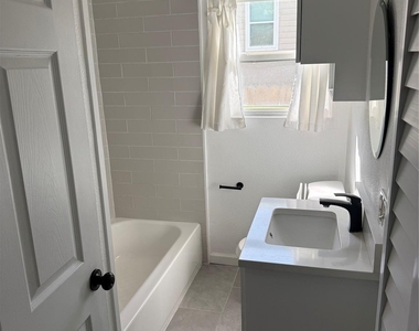 1406 Kirwin Street - Photo Thumbnail 3