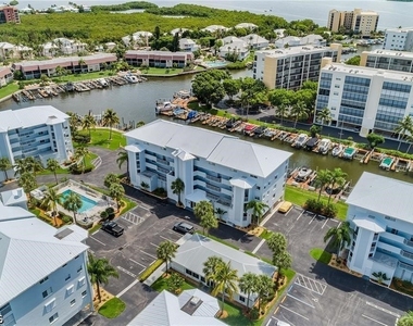 4541 Bay Beach Lane - Photo Thumbnail 9