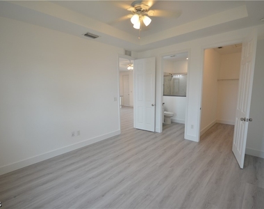 8581 Agate Street - Photo Thumbnail 12
