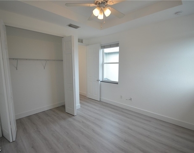 8581 Agate Street - Photo Thumbnail 7