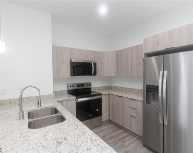 8032 Mangrove Circle - Photo Thumbnail 7