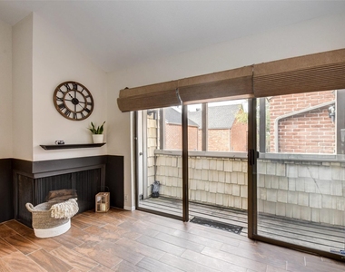 2829 Timmons Lane - Photo Thumbnail 23