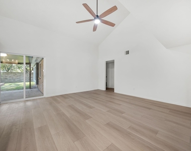 1910 Brushy Creek Drive - Photo Thumbnail 10