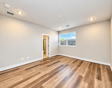 1278 N Post Oak Road - Photo Thumbnail 5
