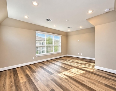 1278 N Post Oak Road - Photo Thumbnail 22