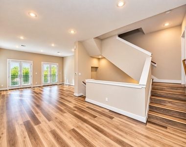 1278 N Post Oak Road - Photo Thumbnail 14