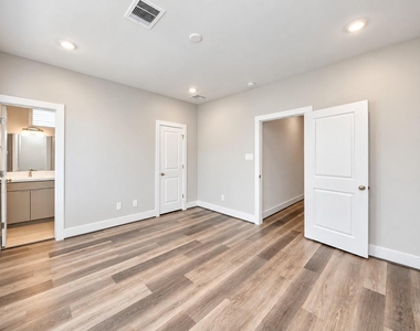 1278 N Post Oak Road - Photo Thumbnail 30