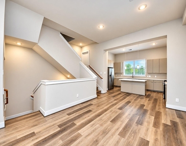 1278 N Post Oak Road - Photo Thumbnail 8