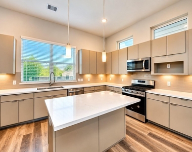 1278 N Post Oak Road - Photo Thumbnail 11