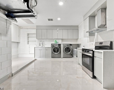 5622 Deauville Court - Photo Thumbnail 11