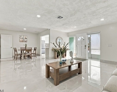 5622 Deauville Court - Photo Thumbnail 28
